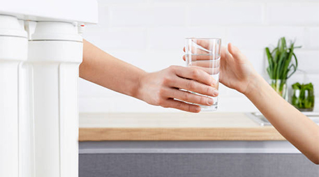 How Effective Are Refrigerator Water Filters in Improving Water Quality?